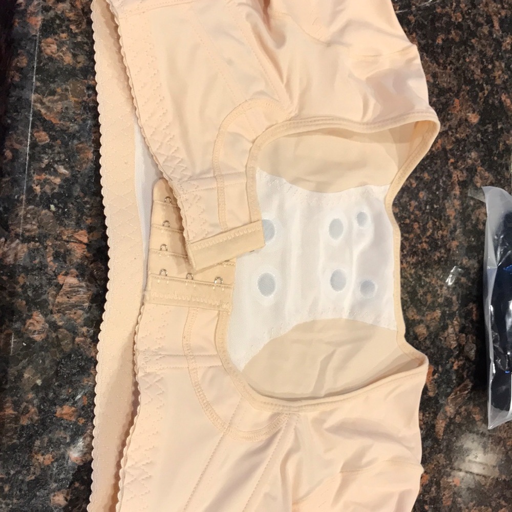 Women Arm slimmer shapers run very small